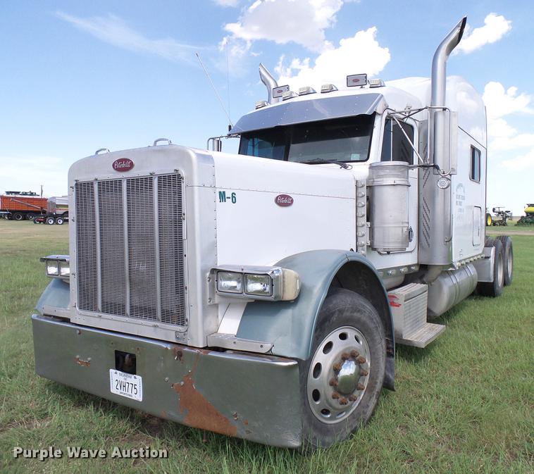image for item DD5928 2002 Peterbilt 379 semi truck