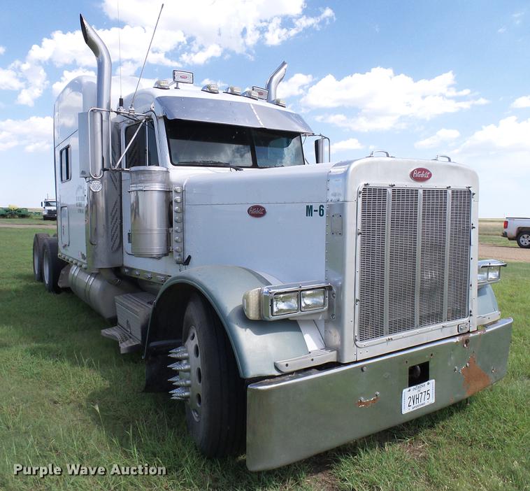 image for item DD5928 2002 Peterbilt 379 semi truck