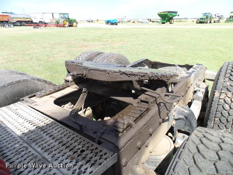 image for item DD5928 2002 Peterbilt 379 semi truck