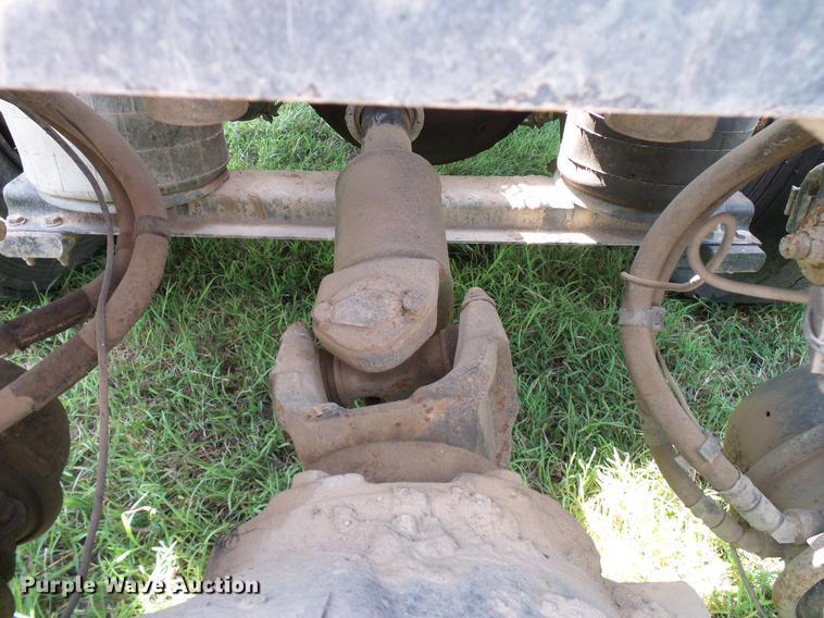 image for item DD5928 2002 Peterbilt 379 semi truck