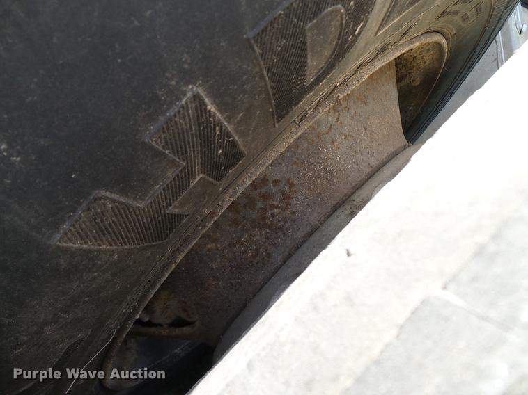 image for item DD5928 2002 Peterbilt 379 semi truck