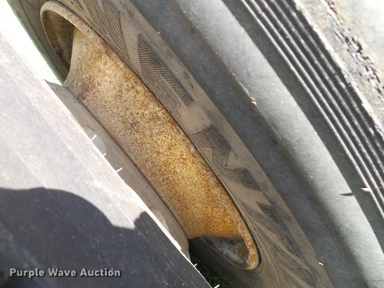 image for item DD5928 2002 Peterbilt 379 semi truck