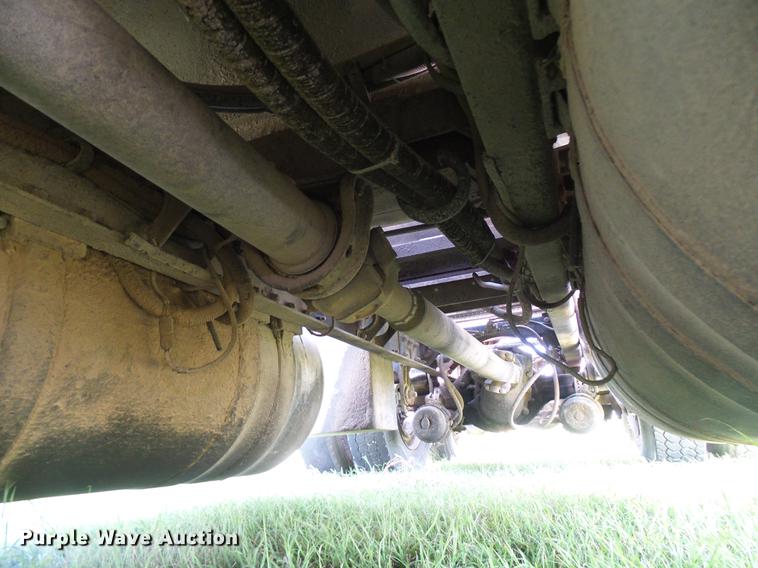 image for item DD5928 2002 Peterbilt 379 semi truck