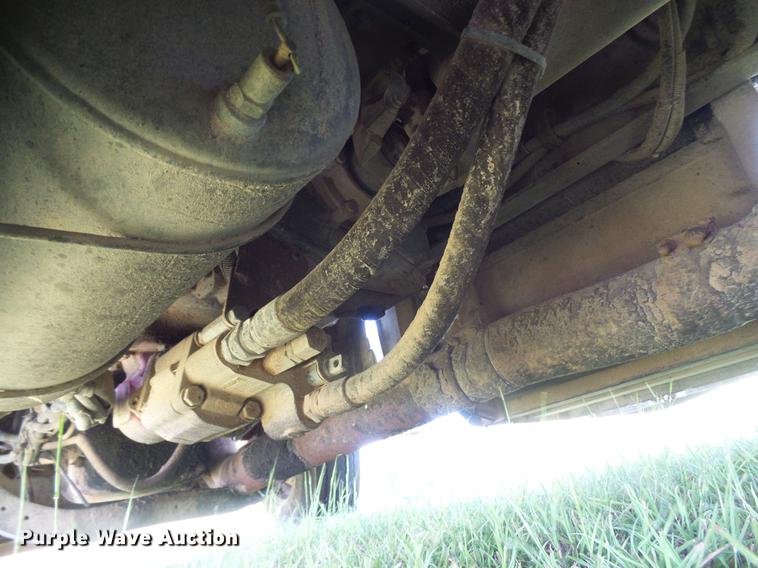 image for item DD5928 2002 Peterbilt 379 semi truck