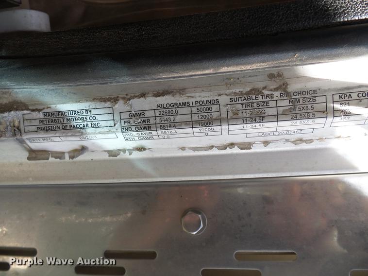 image for item DD5928 2002 Peterbilt 379 semi truck