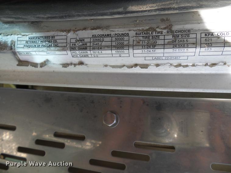 image for item DD5928 2002 Peterbilt 379 semi truck