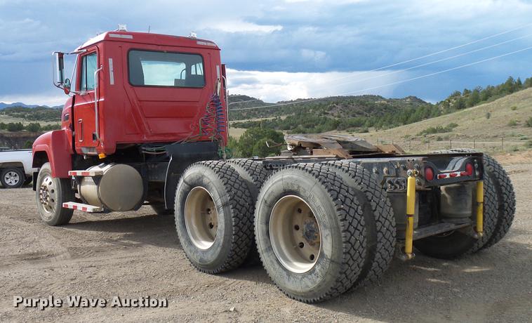 image for item DD5931 1997 Mack CH613 semi truck