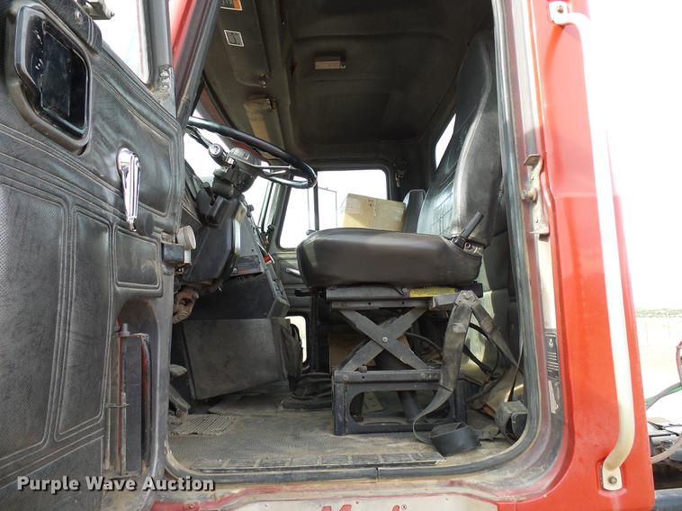 image for item DD5931 1997 Mack CH613 semi truck