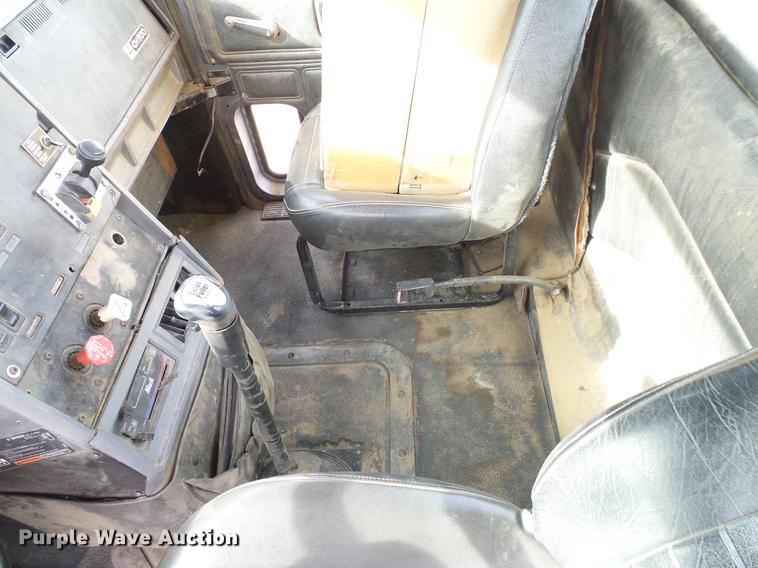 image for item DD5931 1997 Mack CH613 semi truck