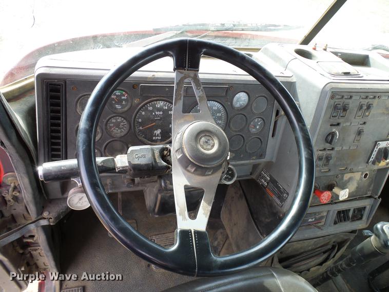 image for item DD5931 1997 Mack CH613 semi truck