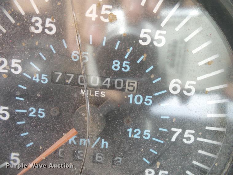 image for item DD5931 1997 Mack CH613 semi truck