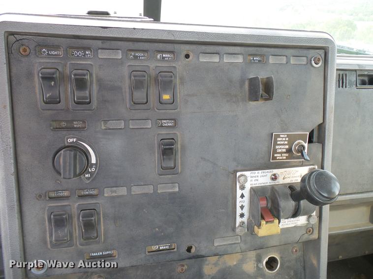 image for item DD5931 1997 Mack CH613 semi truck