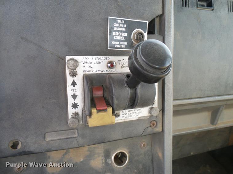 image for item DD5931 1997 Mack CH613 semi truck