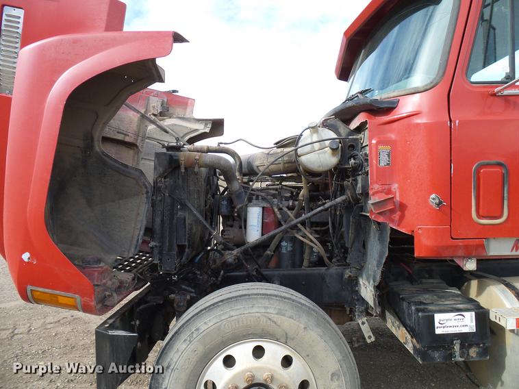 image for item DD5931 1997 Mack CH613 semi truck