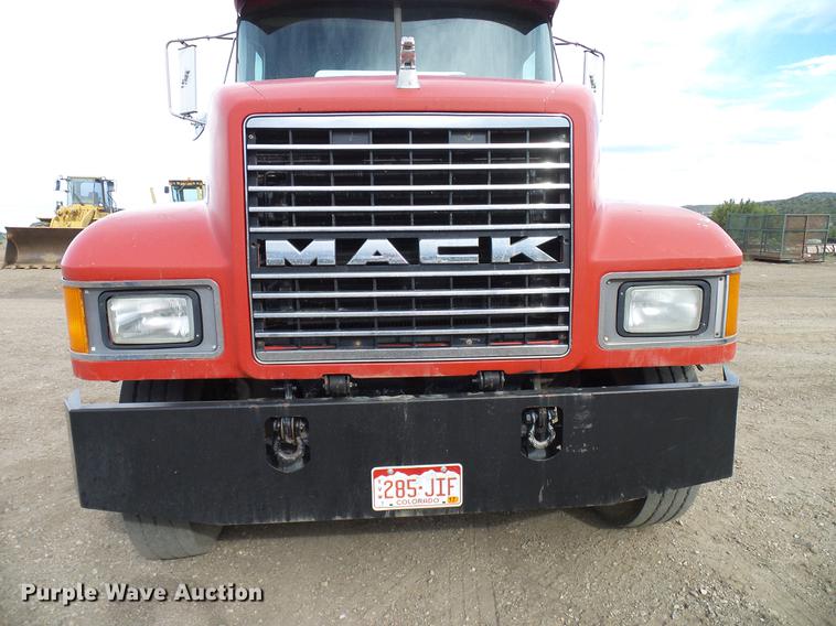 image for item DD5931 1997 Mack CH613 semi truck