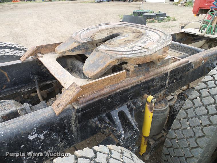 image for item DD5931 1997 Mack CH613 semi truck