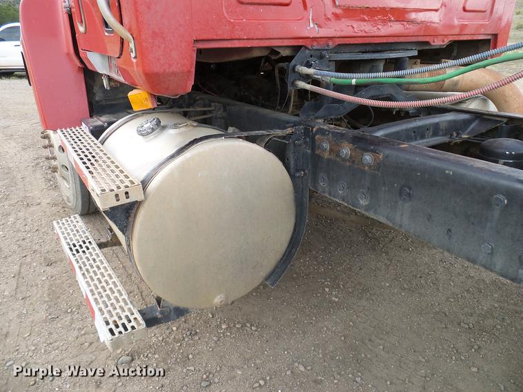 image for item DD5931 1997 Mack CH613 semi truck