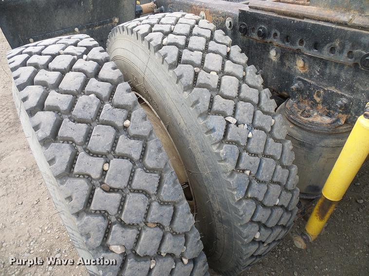 image for item DD5931 1997 Mack CH613 semi truck