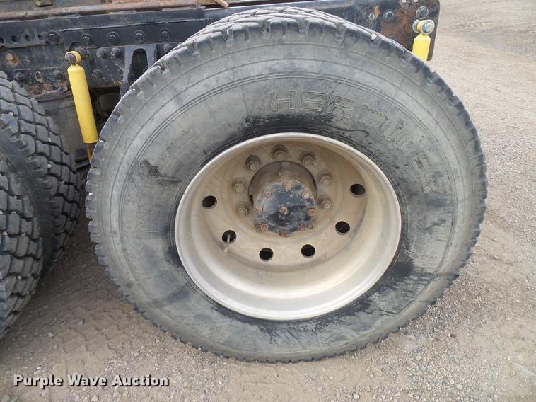 image for item DD5931 1997 Mack CH613 semi truck