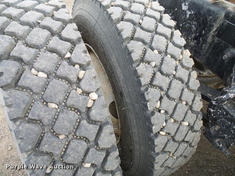 image for item DD5931 1997 Mack CH613 semi truck