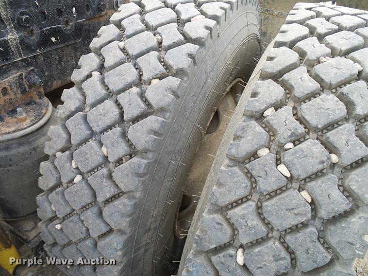 image for item DD5931 1997 Mack CH613 semi truck