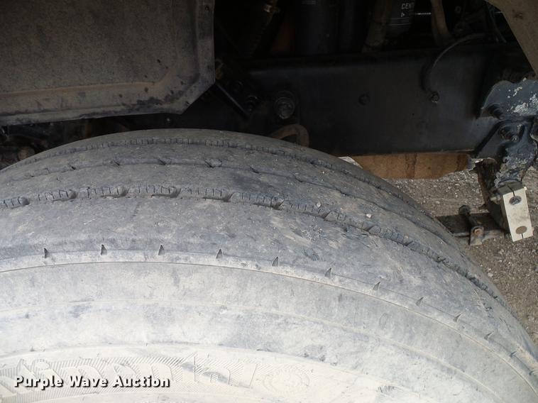 image for item DD5931 1997 Mack CH613 semi truck