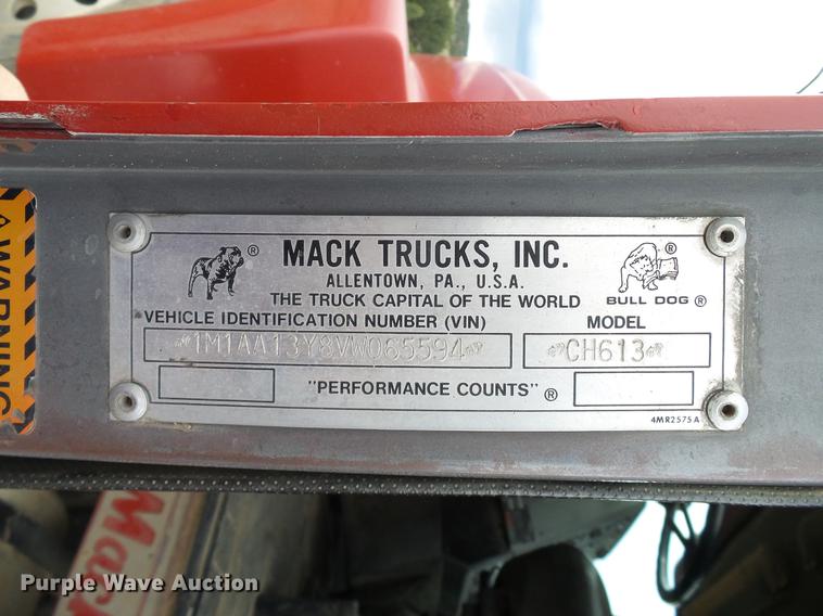 image for item DD5931 1997 Mack CH613 semi truck