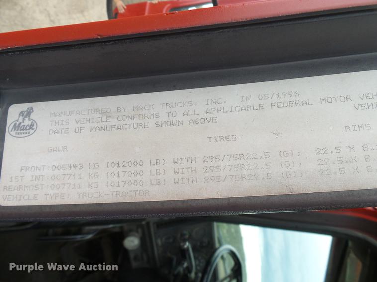 image for item DD5931 1997 Mack CH613 semi truck