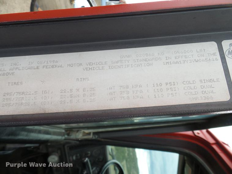 image for item DD5931 1997 Mack CH613 semi truck