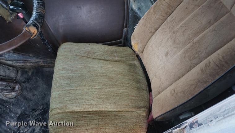 image for item DD6490 1977 Kenworth K1CCC semi truck