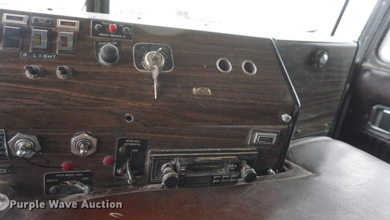 image for item DD6490 1977 Kenworth K1CCC semi truck