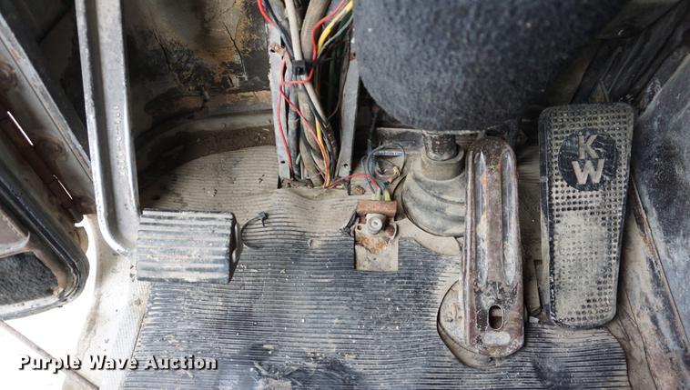 image for item DD6490 1977 Kenworth K1CCC semi truck