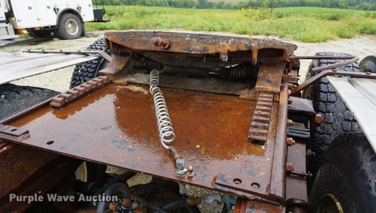 image for item DD6490 1977 Kenworth K1CCC semi truck