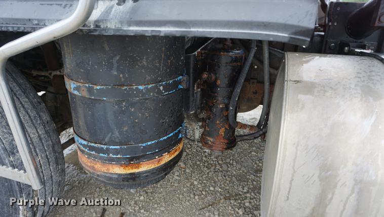 image for item DD6490 1977 Kenworth K1CCC semi truck