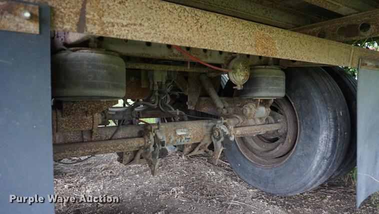 image for item DD6493 1999 Fruehauf dry van trailer