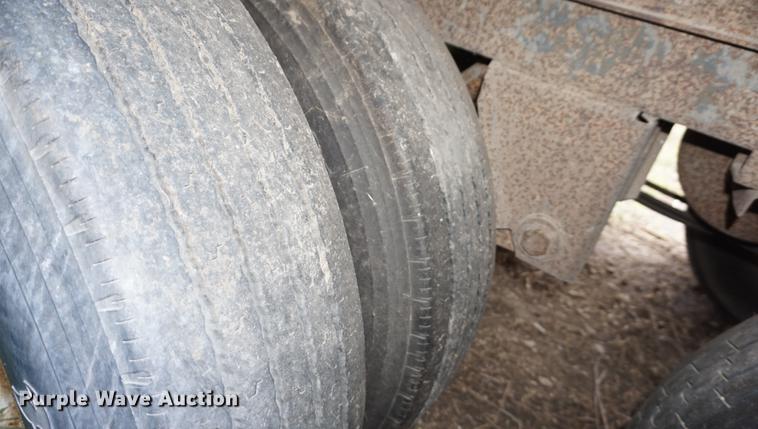 image for item DD6493 1999 Fruehauf dry van trailer