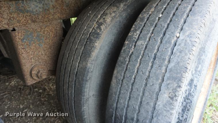 image for item DD6493 1999 Fruehauf dry van trailer