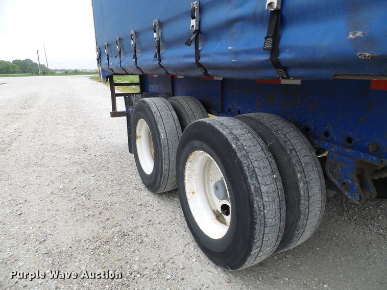 image for item DE5214 2000 Wabash side curtain trailer