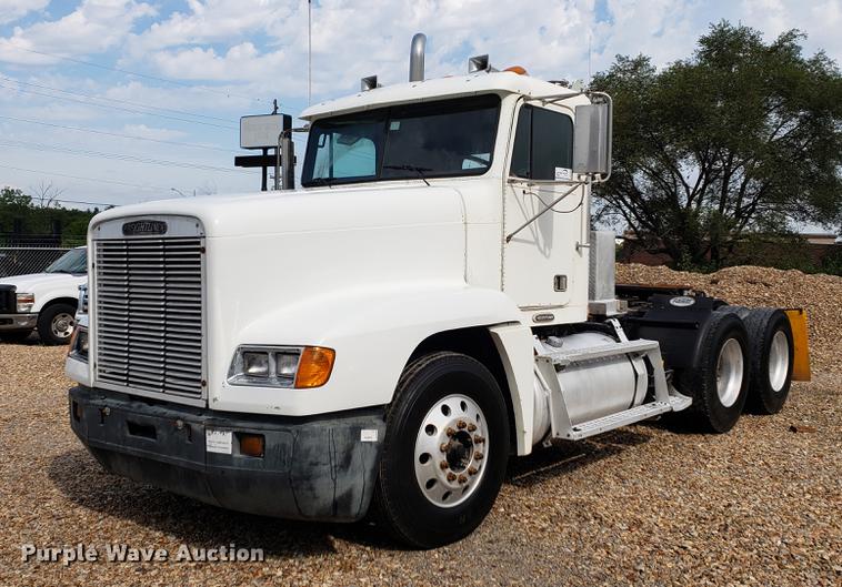 image for item DF2433 1999 Freightliner FLD120 semi truck