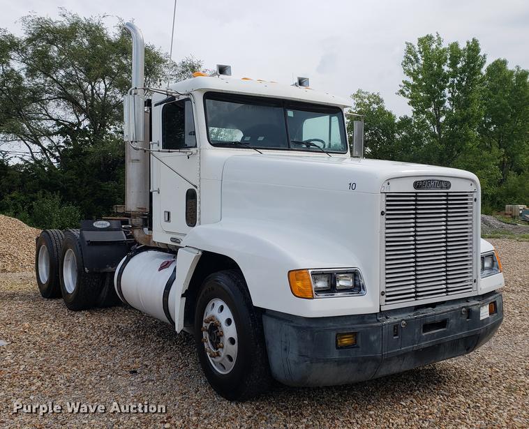 image for item DF2433 1999 Freightliner FLD120 semi truck
