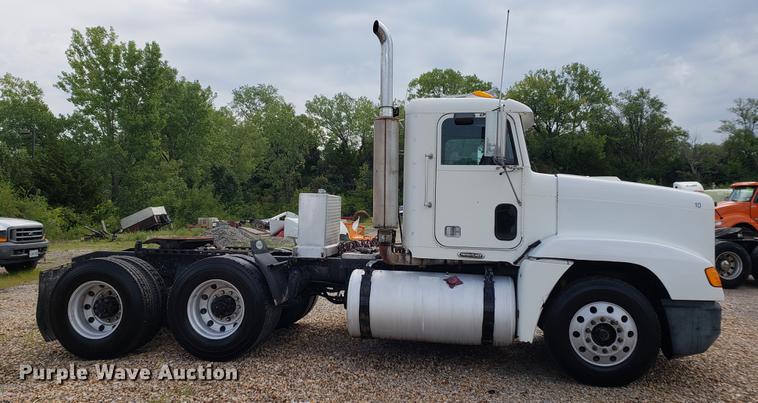 image for item DF2433 1999 Freightliner FLD120 semi truck