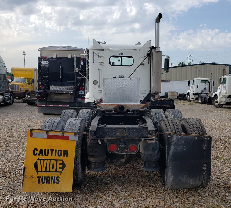 image for item DF2433 1999 Freightliner FLD120 semi truck