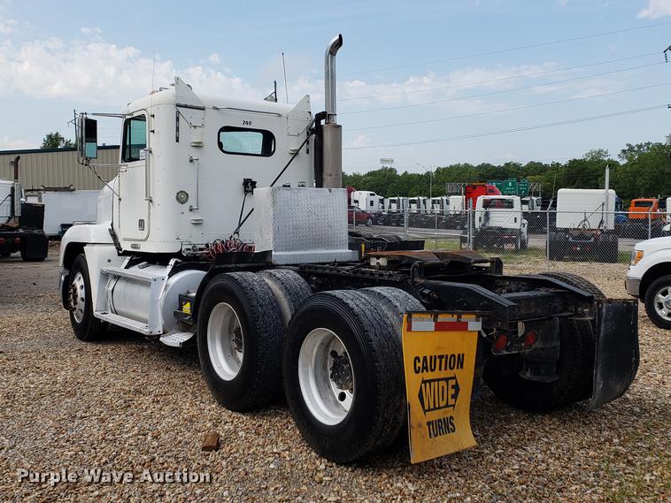 image for item DF2433 1999 Freightliner FLD120 semi truck
