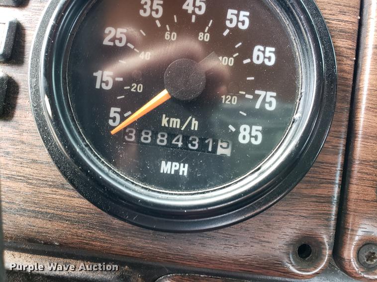 image for item DF2433 1999 Freightliner FLD120 semi truck