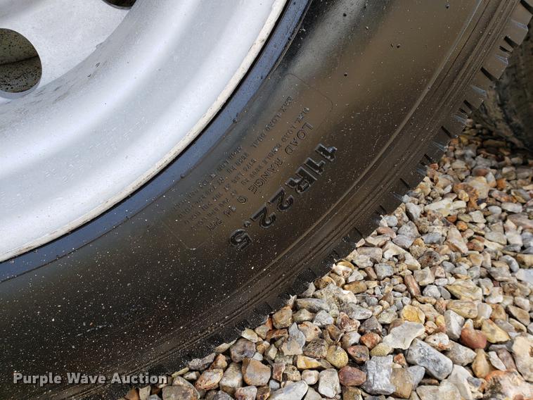 image for item DF2433 1999 Freightliner FLD120 semi truck