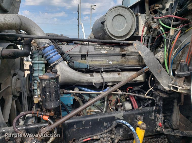 image for item DF2433 1999 Freightliner FLD120 semi truck