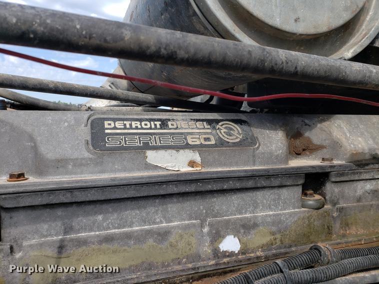 image for item DF2433 1999 Freightliner FLD120 semi truck