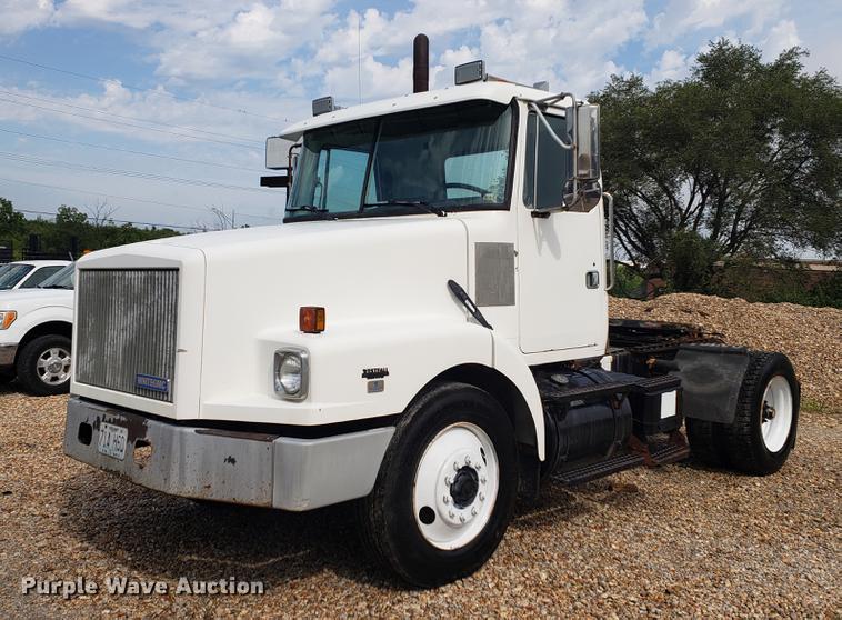 image for item DF2434 1992 White GMC WG semi truck