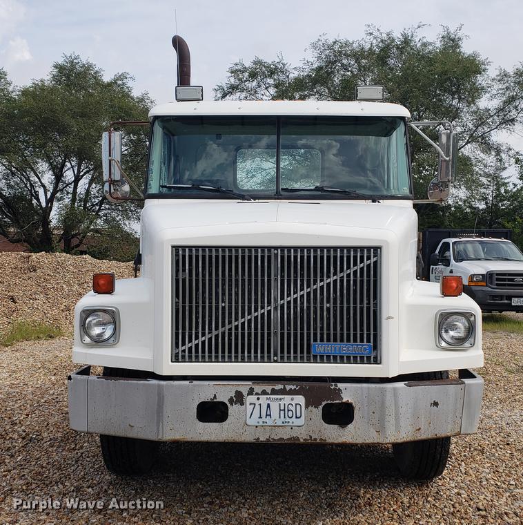 image for item DF2434 1992 White GMC WG semi truck