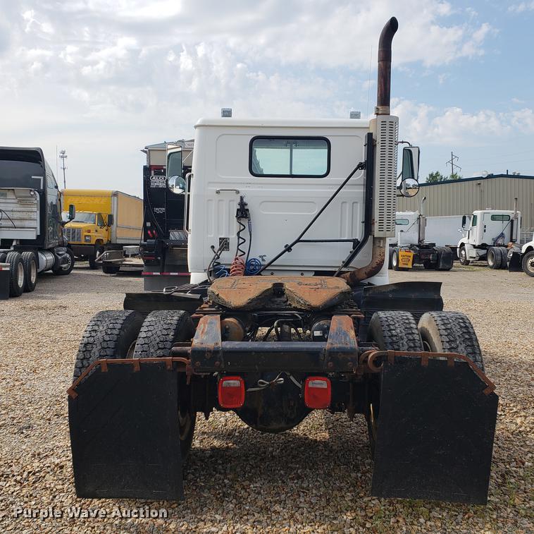 image for item DF2434 1992 White GMC WG semi truck